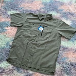 Columbia Men’s Newton Ridge 50 upf rated II Short Sleeve Shirt size Large